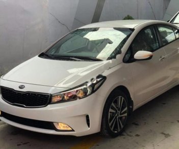 Kia Cerato 1.6 MT Base 2018 - Bán ô tô Kia Cerato 1.6 MT Base năm sản xuất 2018, màu trắng giá cạnh tranh