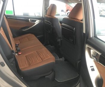 Toyota Innova 2.0G 2018 - Bán Toyota Innova 2.0G đời 2018, màu xám