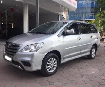 Toyota Innova 2.0E 2014 - Bán ô tô Toyota Innova 2.0E đời 2014, màu bạc số sàn, 570 triệu