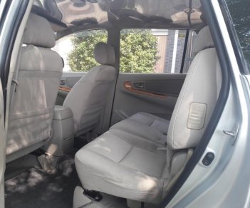 Toyota Innova G 2010 - Bán ô tô Toyota Innova G năm sản xuất 2010, màu bạc 