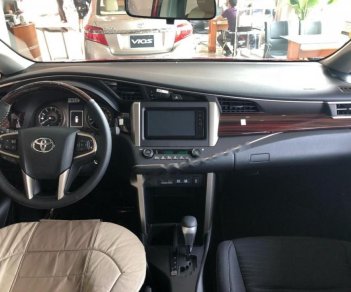 Toyota Innova 2.0 Venturer 2018 - Cần bán Toyota Innova 2.0 Venturer năm 2018, màu đỏ