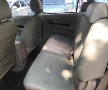 Toyota Innova 2.0G 2006 - Bán xe Toyota Innova 2.0G sản xuất năm 2006, màu bạc