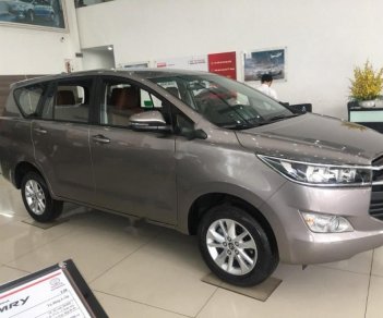 Toyota Innova 2.0G 2018 - Bán Toyota Innova 2.0G đời 2018, màu xám