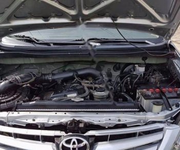 Toyota Innova G 2010 - Bán xe Toyota Innova G 2010, màu bạc 