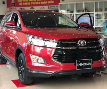 Toyota Innova 2.0 Venturer 2018 - Cần bán Toyota Innova 2.0 Venturer năm 2018, màu đỏ