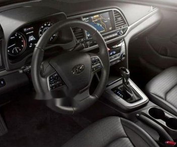 Hyundai Elantra  2.0L 2018 - Bán Hyundai Elantra 2.0L năm sản xuất 2018, màu đỏ, 750 triệu