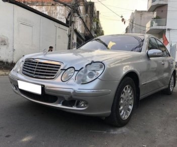 Mercedes-Benz E class E200 2004 - Bán Mercedes E200 năm sản xuất 2004, màu bạc 