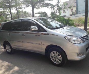 Toyota Innova G 2010 - Bán ô tô Toyota Innova G năm sản xuất 2010, màu bạc 