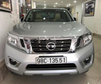 Nissan Navara EL 2.5 AT 2WD 2017 - Bán Nissan Navara EL 2.5 AT 2WD năm 2017, màu bạc, xe nhập  