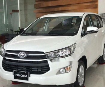 Toyota Innova 2.0 E MT 2018 - Bán Toyota Innova sản xuất 2018, màu trắng