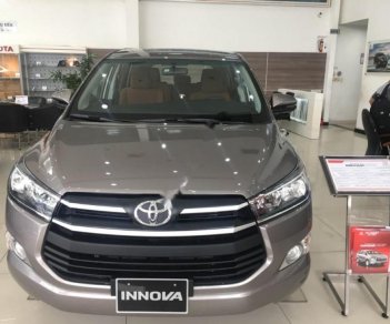 Toyota Innova 2.0G 2018 - Bán Toyota Innova 2.0G đời 2018, màu xám