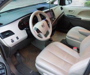 Toyota Sienna LE 2.7 2010 - Bán Toyota Sienna LE sản xuất 2010, màu vàng, nhập khẩu nguyên chiếc