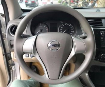 Nissan Navara EL 2.5AT 2WD 2016 - Cần bán gấp Nissan Navara EL 2.5AT 2WD sản xuất 2016, màu bạc, nhập khẩu giá cạnh tranh