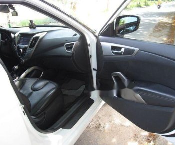 Hyundai Veloster 1.6 2011 - Cần bán gấp Hyundai Veloster 1.6 sản xuất năm 2011, màu trắng xe gia đình, giá 495tr