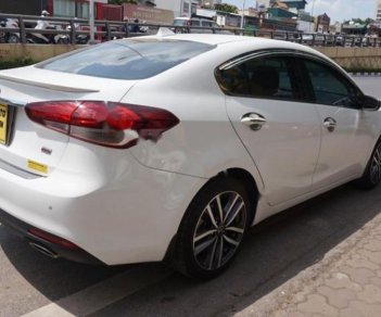 Kia Cerato AT 2017 - Bán ô tô Kia Cerato 2017, màu trắng, giá chỉ 608 triệu