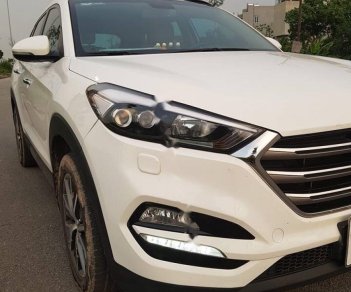 Hyundai Tucson 2015 - Cần bán xe Hyundai Tucson đời 2015, màu trắng, nhập khẩu Hàn Quốc