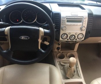 Ford Everest 2.5L 4x2 MT 2011 - Cần bán lại xe Ford Everest 2.5L 4x2 MT đời 2011, màu đen, 535tr