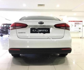 Kia Cerato 1.6 MT Base 2018 - Cần bán Kia Cerato 1.6 MT Base sản xuất năm 2018, màu trắng, 499tr