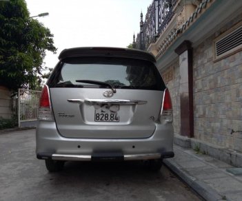 Toyota Innova G 2009 - Cần bán Toyota Innova 2.0 sản xuất 2009, màu bạc chính chủ, 400tr