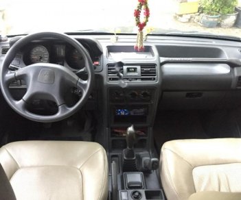 Mitsubishi Pajero 2004 - Cần bán Mitsubishi Pajero đời 2004, màu đen số sàn