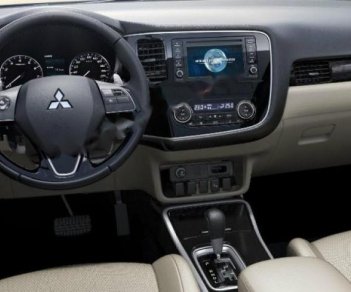 Mitsubishi Stavic 2.4 CVT Premium 2018 - Bán ô tô Mitsubishi Outlander 2.4 CVT Premium sản xuất năm 2018, màu trắng, xe nhập