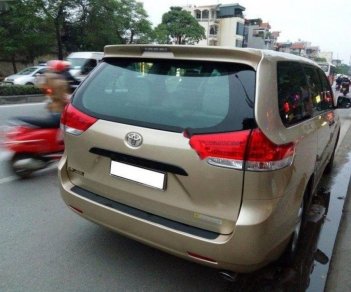 Toyota Sienna LE 2.7 2010 - Bán Toyota Sienna LE sản xuất 2010, màu vàng, nhập khẩu nguyên chiếc