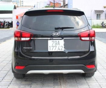 Kia Rondo GAT 2018 - Cần bán lại xe Kia Rondo GAT đời 2018, màu đen xe gia đình