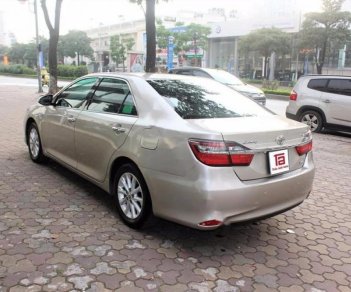 Toyota Camry 2.0E 2016 - Bán Toyota Camry 2.0E năm 2016, màu vàng số tự động