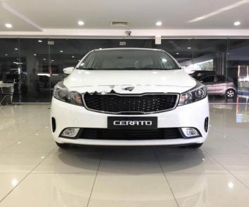 Kia Cerato 1.6 MT Base 2018 - Cần bán Kia Cerato 1.6 MT Base sản xuất năm 2018, màu trắng, 499tr