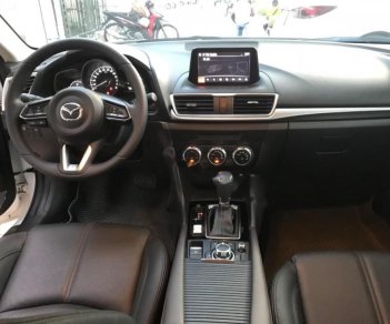 Mazda 3 1.5 AT 2018 - Bán xe Mazda 3 1.5 AT sản xuất 2018, màu trắng số tự động giá cạnh tranh