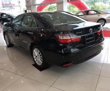 Toyota Camry 2.0E 2018 - Bán Toyota Camry 2.0E sản xuất 2018, màu đen, 967 triệu