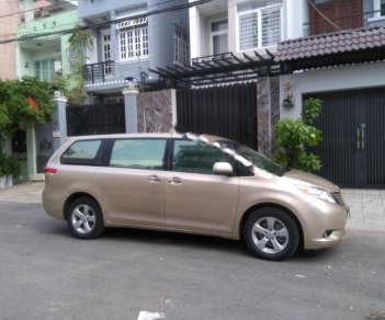 Toyota Sienna 2.7LE 2011 - Bán Toyota Sienna 2.7LE năm 2011, màu vàng, xe nhập