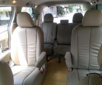 Toyota Sienna 2.7LE 2011 - Bán Toyota Sienna 2.7LE năm 2011, màu vàng, xe nhập