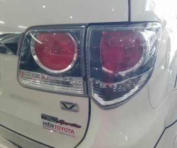 Toyota Fortuner TRD Sportivo 4x2 AT 2016 - Cần bán xe Toyota Fortuner TRD Sportivo 4x2 AT 2016, màu trắng xe gia đình