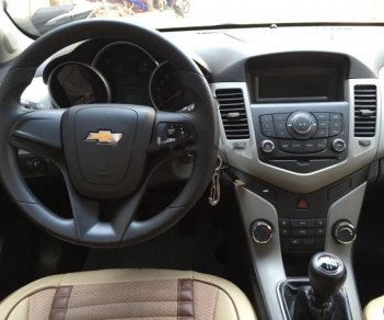 Chevrolet Cruze LT 1.6 MT 2015 - Bán xe Chevrolet Cruze LT 1.6 MT sản xuất năm 2015, màu vàng cát