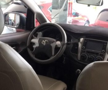 Toyota Innova 2.0E 2012 - Cần bán gấp Toyota Innova 2.0E sản xuất năm 2012, màu bạc, giá chỉ 475 triệu