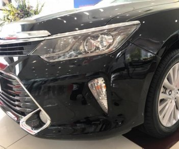 Toyota Camry 2.0E 2018 - Bán Toyota Camry 2.0E sản xuất 2018, màu đen, 967 triệu