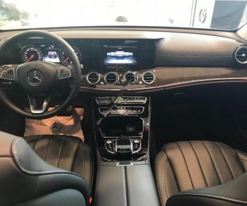 Mercedes-Benz E class E250 2017 - Cần bán xe Mercedes E250 năm sản xuất 2017, màu trắng như mới