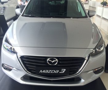 Mazda 3 2018 - Bán xe Mazda 3 màu bạc có xe giao ngay, bảo hành chính hãng 5 năm/150.000km, hỗ trợ trả góp, LH 0907148849