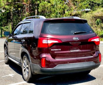 Kia Sorento 2016 - Cần bán xe Kia Sorento đời 2016 màu đỏ bản full GATH chạy lướt