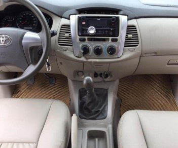 Toyota Innova 2.0E 2015 - Bán Toyota Innova 2.0E năm sản xuất 2015, màu bạc