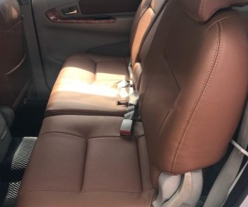 Toyota Innova 2.0E 2014 - Bán ô tô Toyota Innova 2.0E đời 2014, màu bạc 