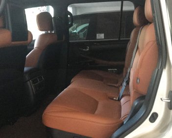 Lexus LX   5.7 AT  2015 - Cần bán lại xe Lexus LX 5.7 AT sản xuất năm 2015, màu vàng, xe nhập