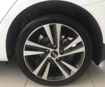 Kia Cerato 1.6 SMT 2018 - Bán xe Kia Cerato 1.6 SMT 2018, màu trắng, giá cạnh tranh nhất hiện nay