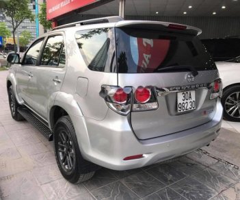 Toyota Fortuner V 4x2AT 2016 - Bán Toyota Fortuner V 4x2AT 2016, màu bạc  