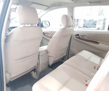 Toyota Innova 2.0G 2016 - Cần bán Toyota Innova 2.0G năm 2016, màu bạc