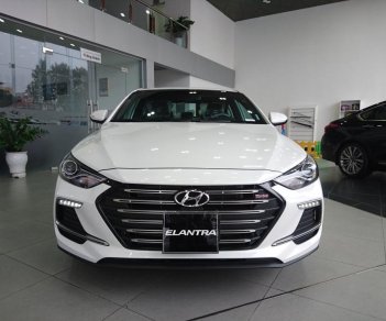 Hyundai Elantra 2018 - Bán xe Hyundai Elantra 2018 đủ màu. Giá cực tốt, hỗ trợ vay 90%, nhiều quà tặng kèm