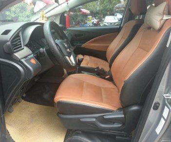 Toyota Innova 2.0E 2017 - Cần bán Toyota Innova 2.0E sản xuất năm 2017, màu xám giá cạnh tranh