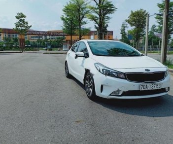 Kia Cerato 2017 - Cần bán gấp Kia Cerato sản xuất 2017, màu trắng