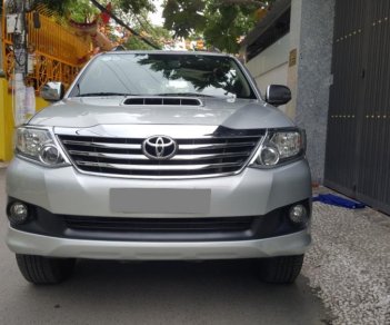 Toyota Fortuner G 2014 - Bán ô tô Toyota Fortuner G sản xuất 2014, màu bạc xe gia đình, 815tr